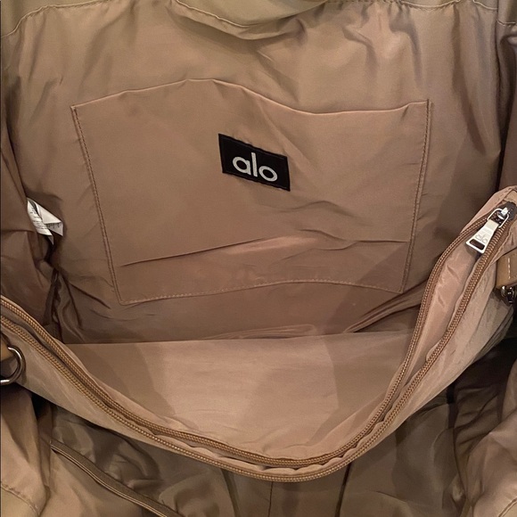 NEW Alo Faux Fur Tote Bag Toasted Almond - Picture 5 of 5